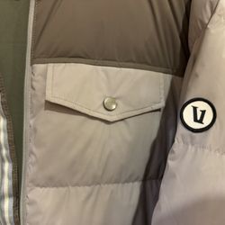 Brand new Vuori Men’s 100% Down Puffer Jacket NWOT Size Large L grey cream