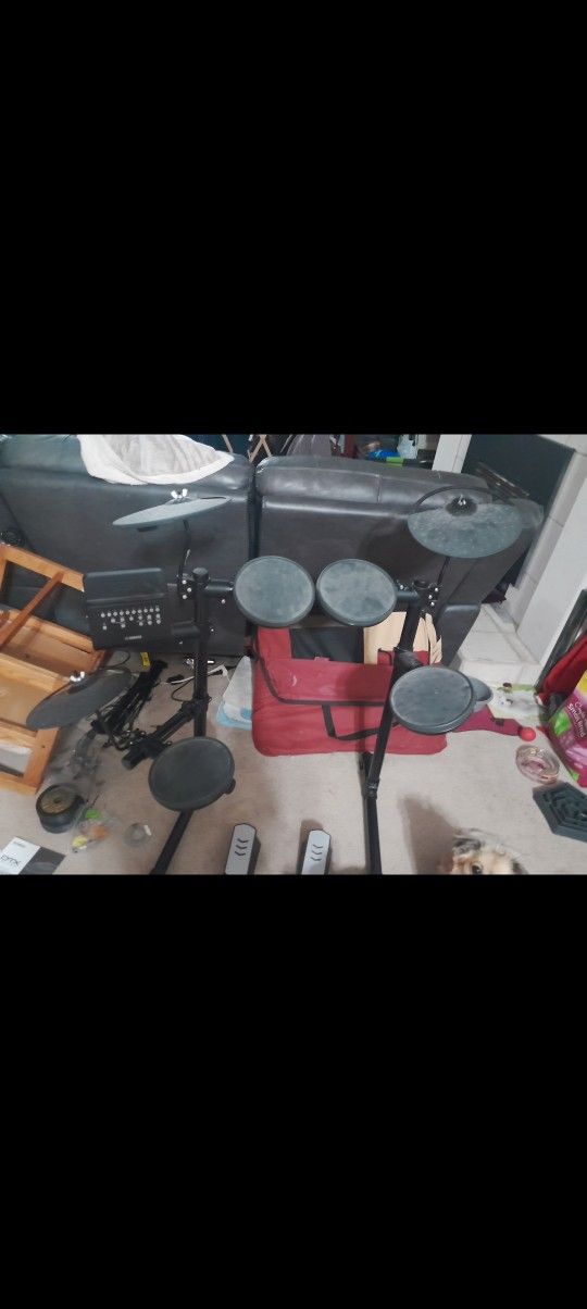 Yamaha DTX Electric Drum Set 