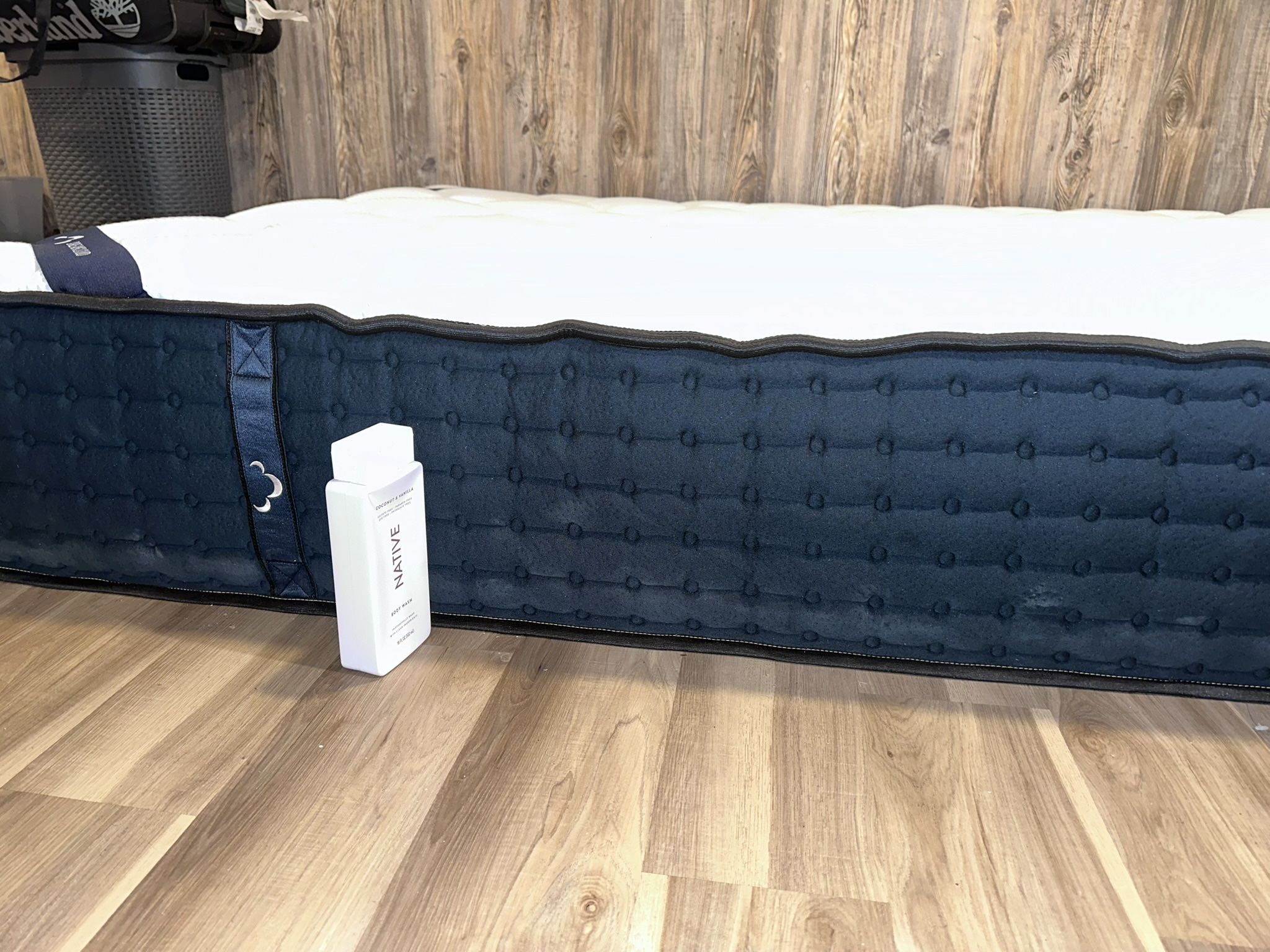 Dreamcloud Hybrid Queen Mattress - Like New!!