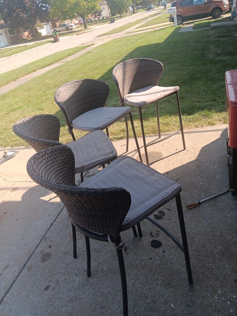 4 High Chairs