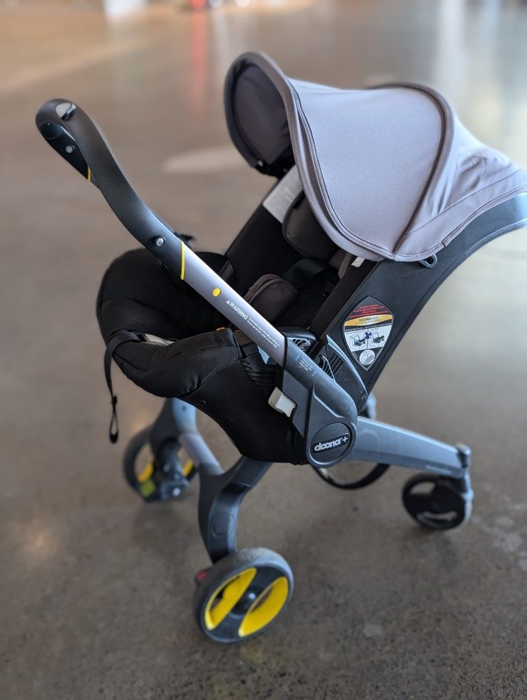 Doona Car Seat & Stroller (Grey Color) (Almost New)