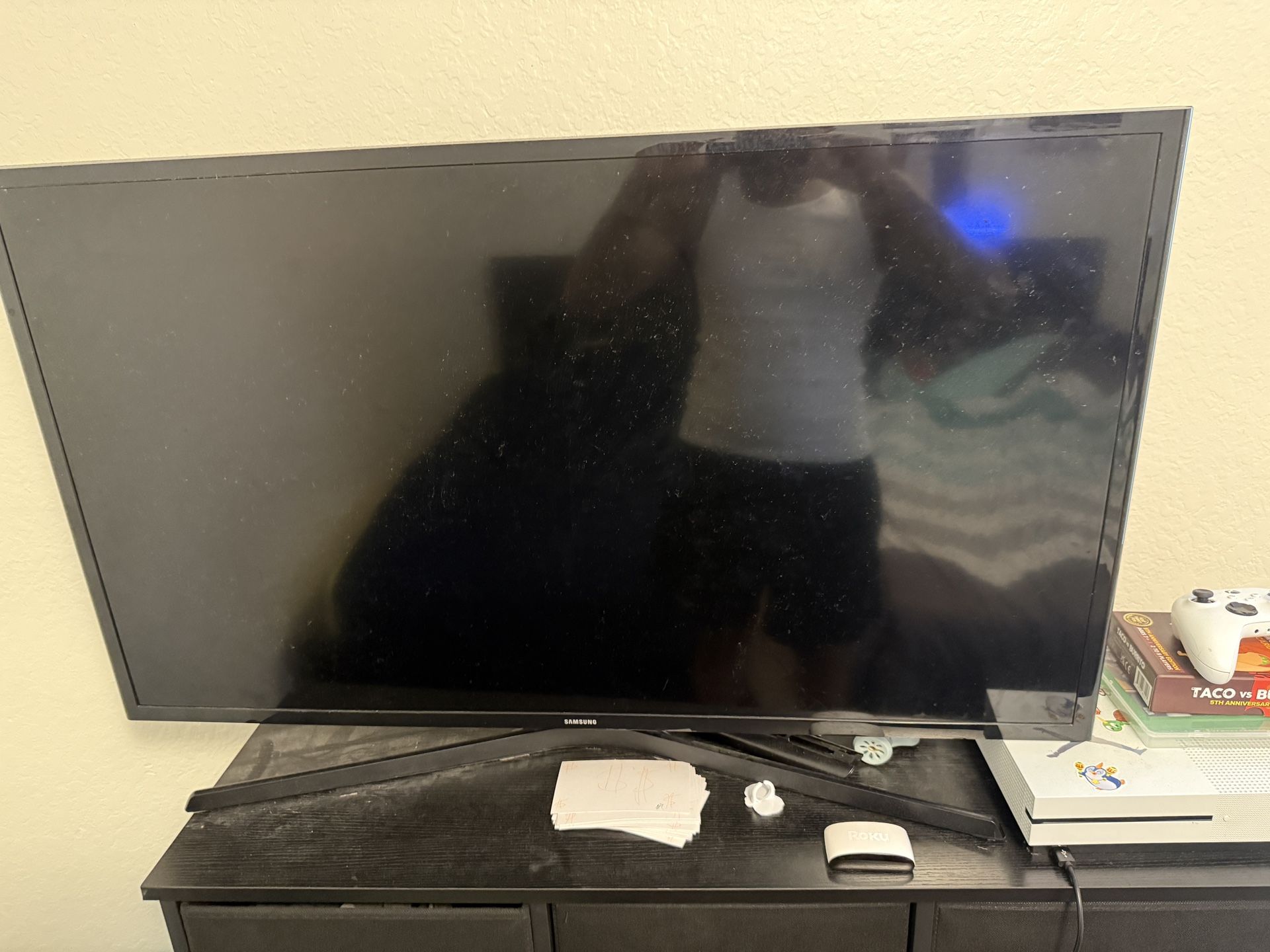 40 Inch Samsung Smart Tv With Roku Box