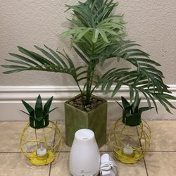 Faux Palm in Glass Vase , 2 Metal Pineapple Candle Holders & 8 Light Colored Diffuser