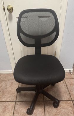 Office Chair, Ergonomic Mesh Back, Height Adjustable, Rolling Swivel Wheels ~ *LIKE NEW!*