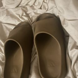 Sz 10 Adidas Yeezy Slides