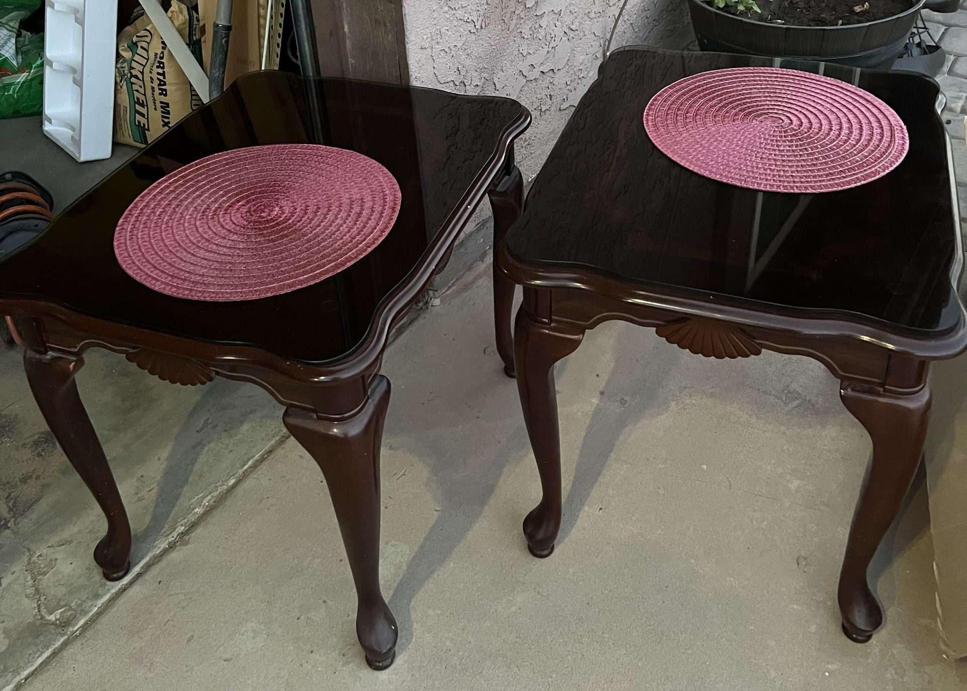 2 end Tables With Glass Included