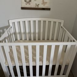 DaVinci Dylan Folding Portable 3-in-1 Convertible Mini Crib and Twin Bed in White