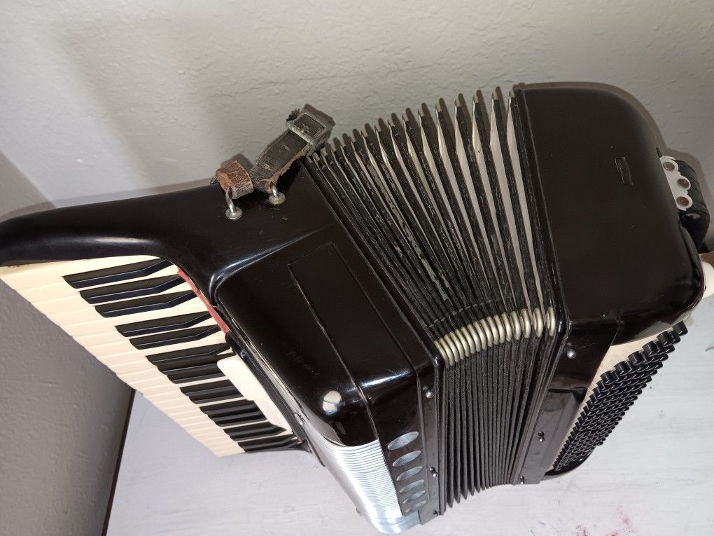 Accordion Estilo Norteño for Sale in Exeter, CA OfferUp