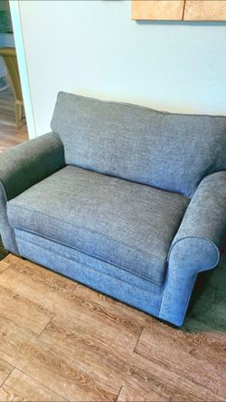 Pull-out sofa chair