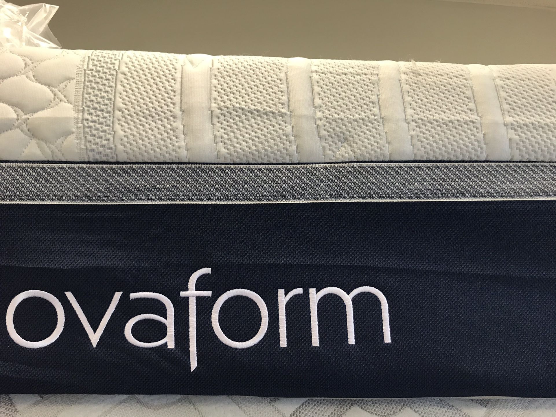 King 14 Inch NOVAFORM cool Gel Memory Foam mattress $375 Can Deliver