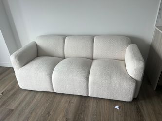Very Confortable Sofa. New.