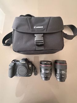 Canon 5D Mark III DSLR Camera Bundle + 2 Canon L-Series Lenses + Camera Bag