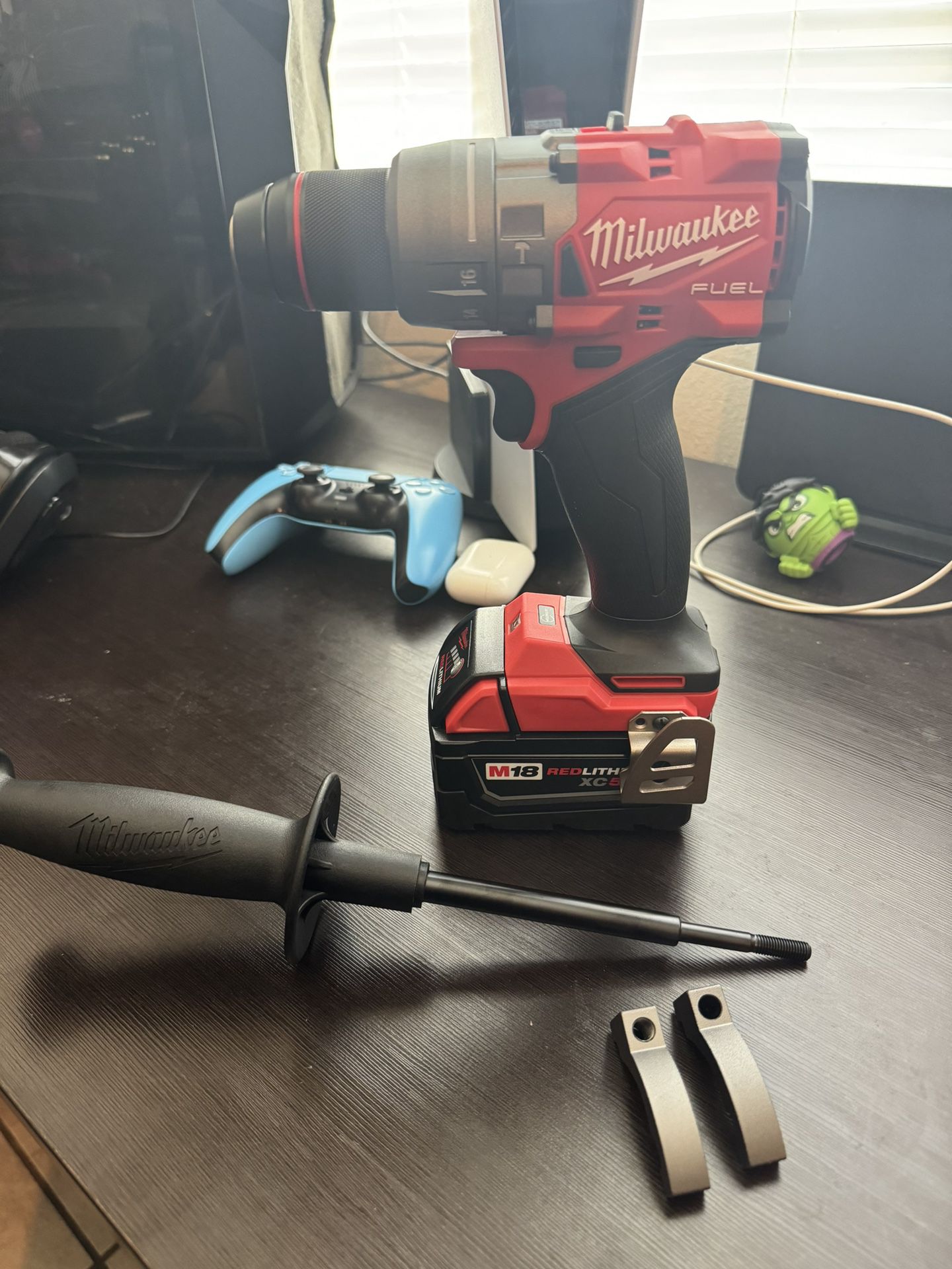Milwaukee M18 FUEL Hammer Drill With 5.0 Battery 