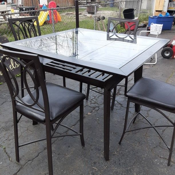 Table w/4 Chairs 2 Barstools & Light $200