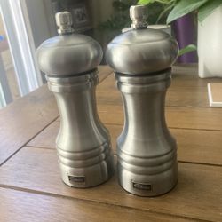Stainless Metal Salt And Pepper Shakers 