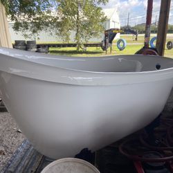 Brand New Tub $475 CASH OBO 