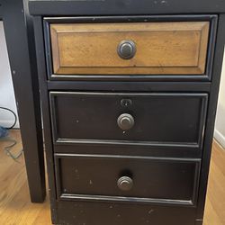 Desk With Filing Cabinet That Locks