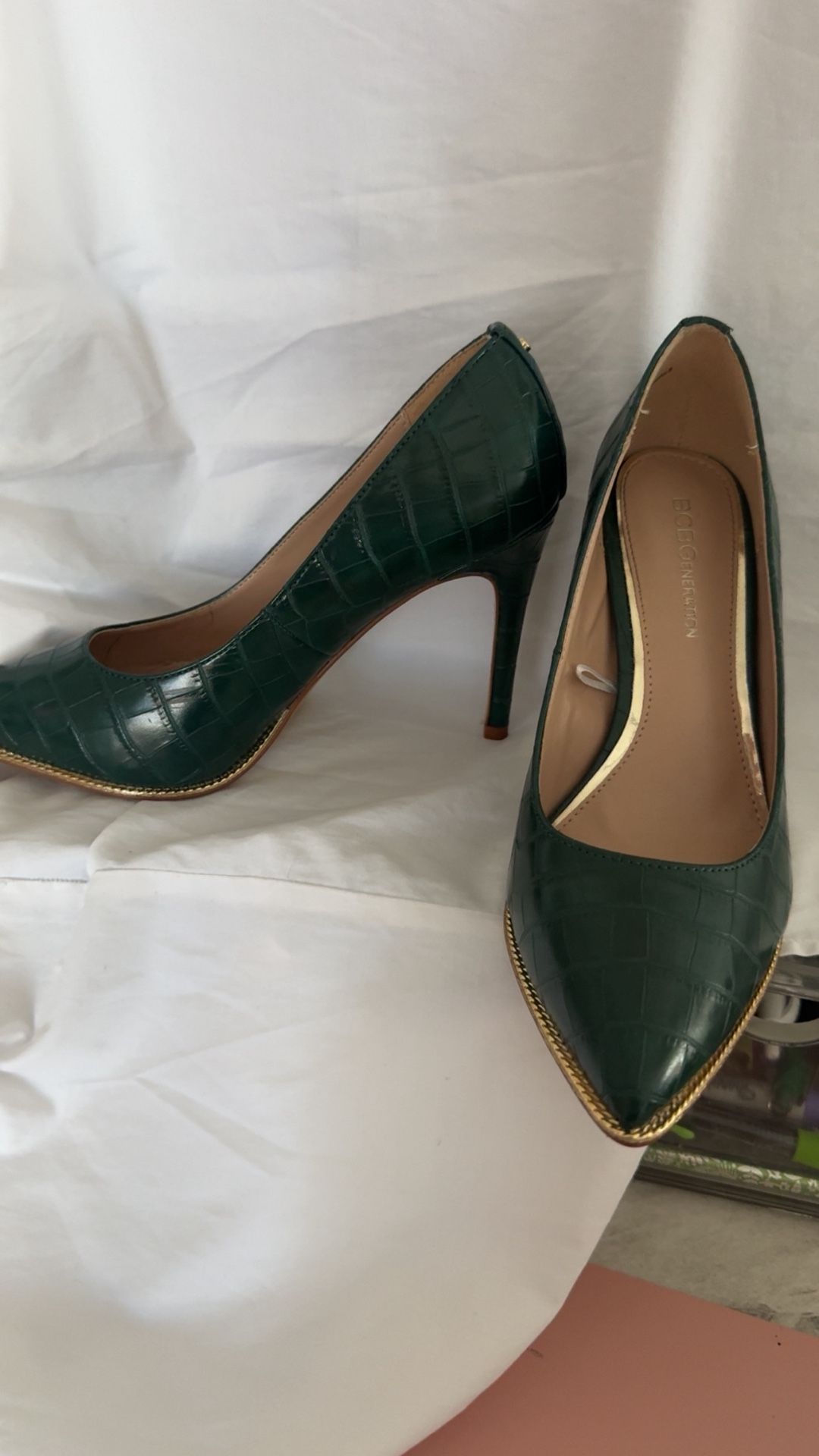 BCBG CUTE HEELS
