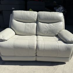 LEATHER POWER RECLINING LOVESEAT WITH POWER HEADREST 