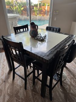 Dinner Table / Mesa Para Comerr
