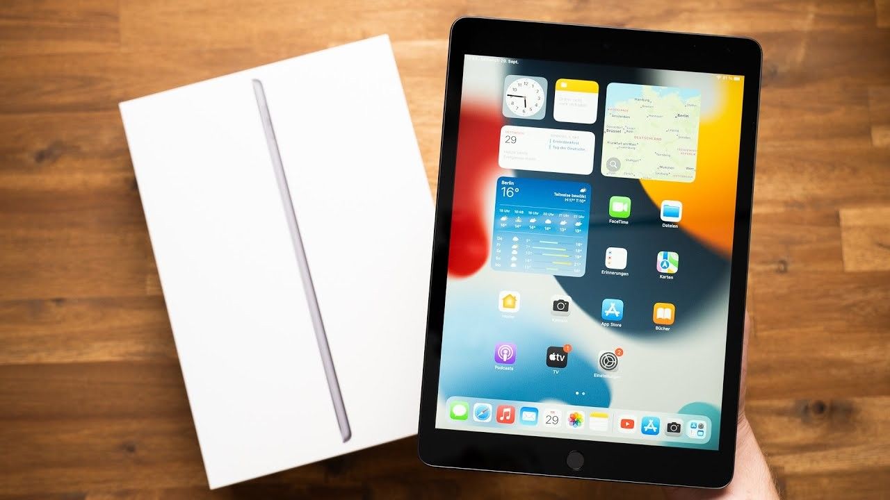 NEW APPLE IPAD 9 9TH GEN 64GB CELLULAR + WiFi + CASE + USB+ APPLE CAR