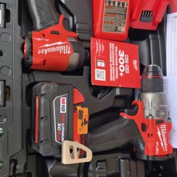 Milwaukee
M18 FUEL 18V Lithium-Ion Brushless Cordless Hammer Drill and Impact Driver Combo Kit (2-Tool) with 2 Batteries