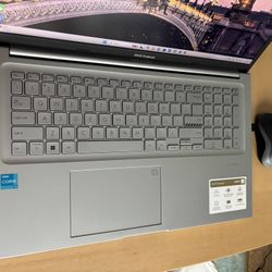 Laptop 17.3” Inch Silver ASUS Vivobook On Sale!