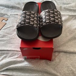 Nike Slide/flip-Flops/shower shoes