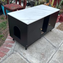 CAT HOUSE 