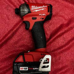 Impacto Fuel Milwakee Y Bateria $110 Usados Buenas Condiciones 