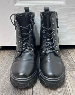 🖤 Black Chunky Platform Combat Boots – Women’s Size 7.5