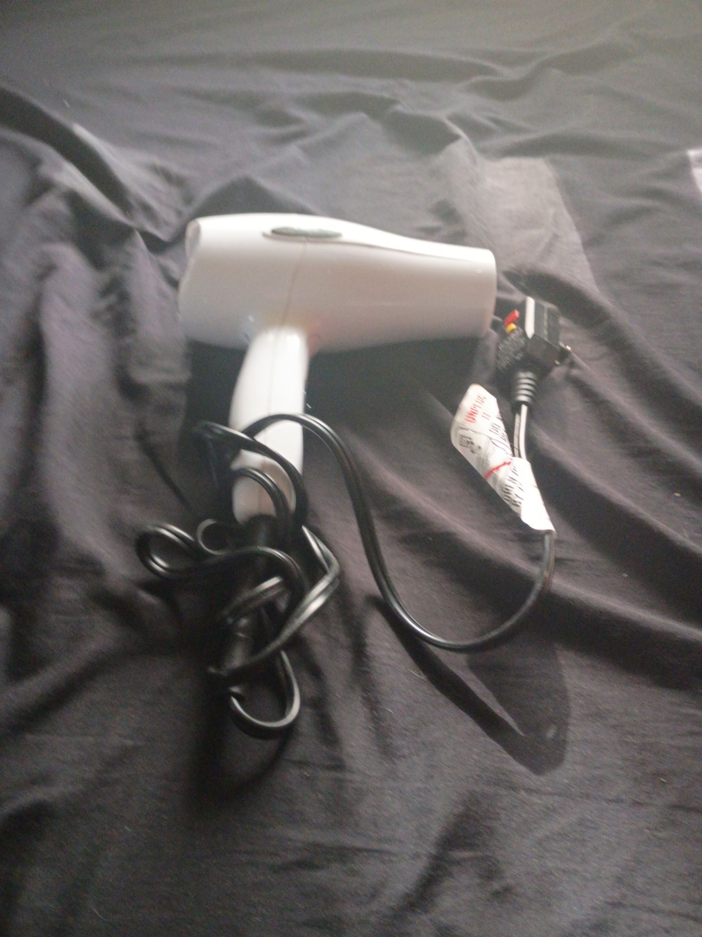 Working blow dryer (white)
