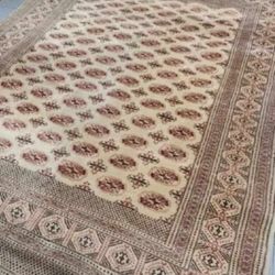 Persian Hand Knotted Beautiful Wool Rug 