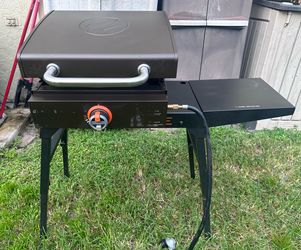 Blackstone 17” Portable Flat top Griddle with Hinged Hood- Stand and carry case