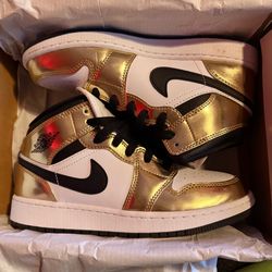 Jordan 1 Mid Metallic Gold Size 5.5y