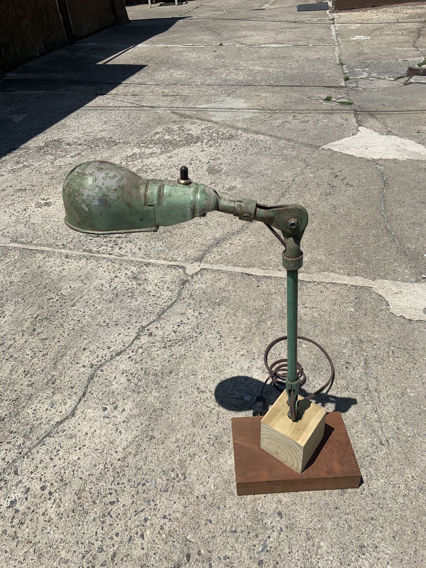 Desk lamp