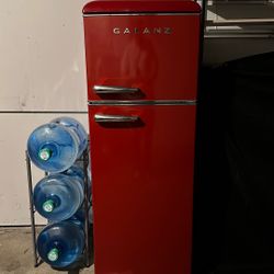 22 in. 7.6 cu. ft. Retro Top Freezer Refrigerator, Hot Rod Red, Energy Star