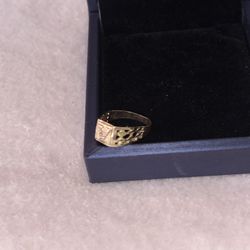 14k Gold V Initial Ring