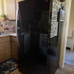 Black Kenmore Top Freezer Refrigerator
