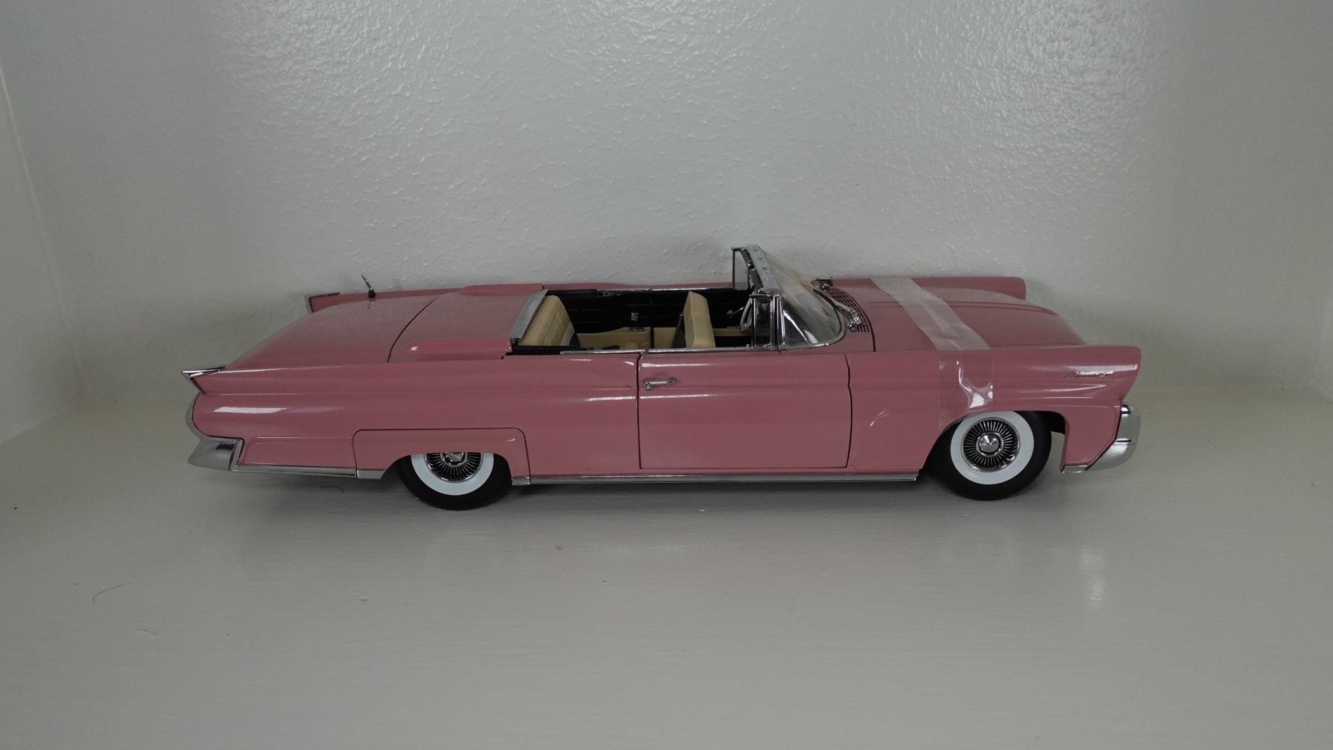 1958 LINCOLN CONTINENTAL MKIII SUN STAR 1/18 PLATINUM EDITION PINK XRARE!!