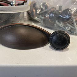 Cabinet Hardware 