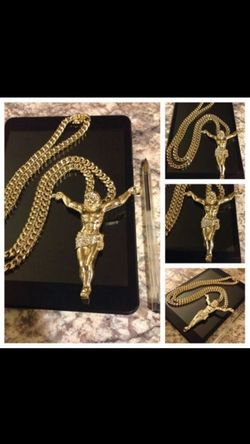 Gold Plated Miami Cuban With Big Open Arm Jesus