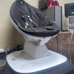 MamaRoo Multi-Motion Baby Swing With Bluetooth With 5 Unique