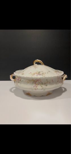 Antique Theodore Haviland Schleiger Limoges Oval Lidded Tureen France . Beautiful and very rare pattern of Schleiger Teodore Haviland soup tureen is i