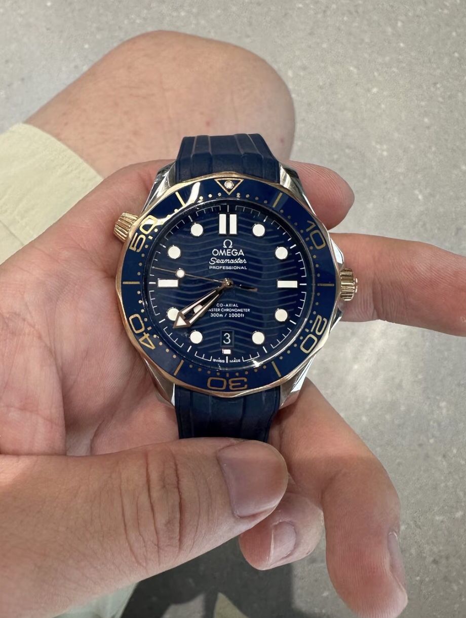 The blue plate is matched with a gold bezel Watch(off199)31