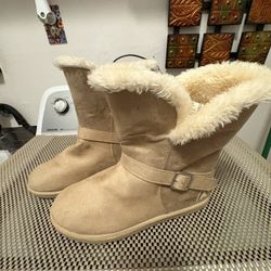 Airwalk Ladies Comfy Boots With Fur Inside. $20
