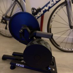 Wahoo KICKR Smart Trainer – Excellent Condition – Works Perfect