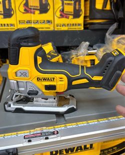 Dewalt 20v cordless barrel grip jigsaw tool only