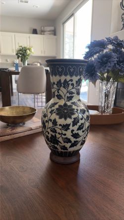 Chinese Cizhou Kiln Vase Porcelain Bisque Matte Sgraffito Peony Vase