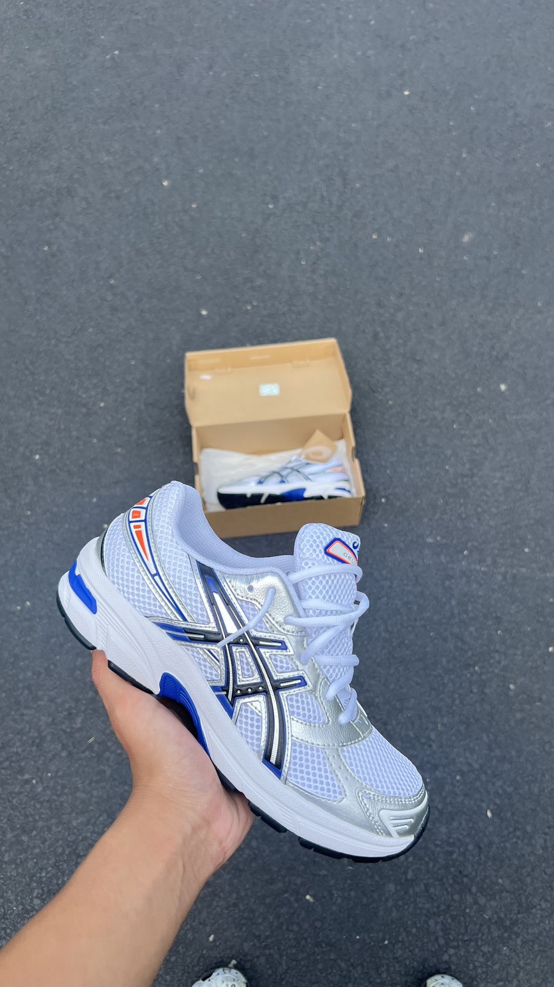 Blue & Orange ASICS 💙🧡 5.5y/7w & 6y/7.5w